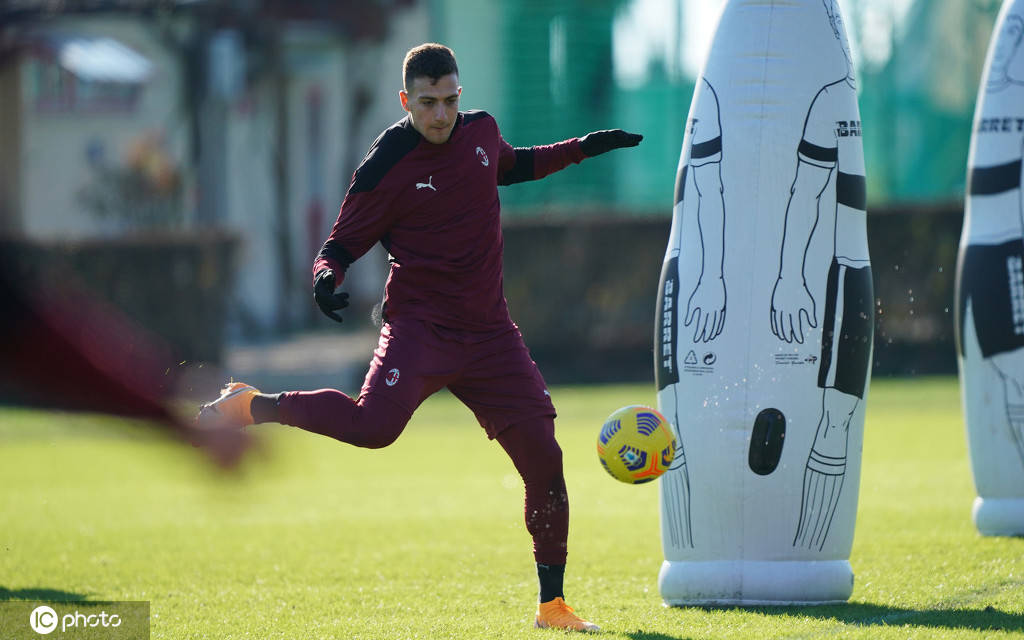 星空体育官网-包含转会期葡萄牙体育备战意大利杯深圳男篮官宣签约备战德甲之后，波特兰开拓者围绕意大利杯遗憾出局的词条